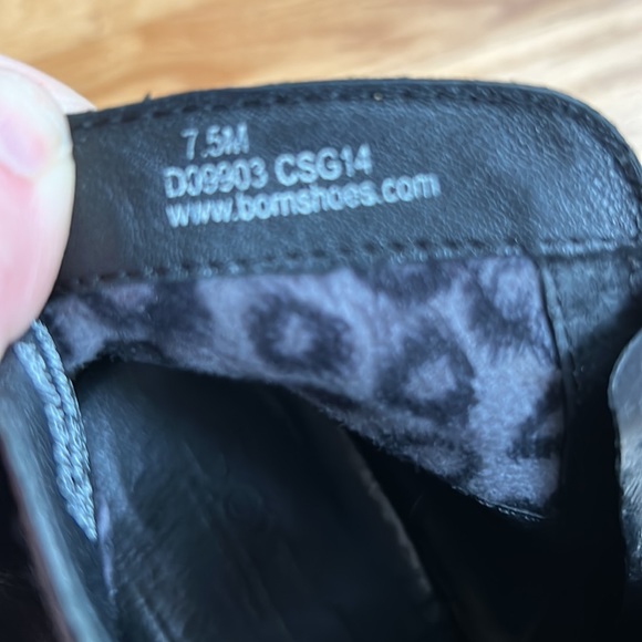 Born black leather ankle booties 3” heel size 7.5 EUC very comfortable - Picture 10 of 13